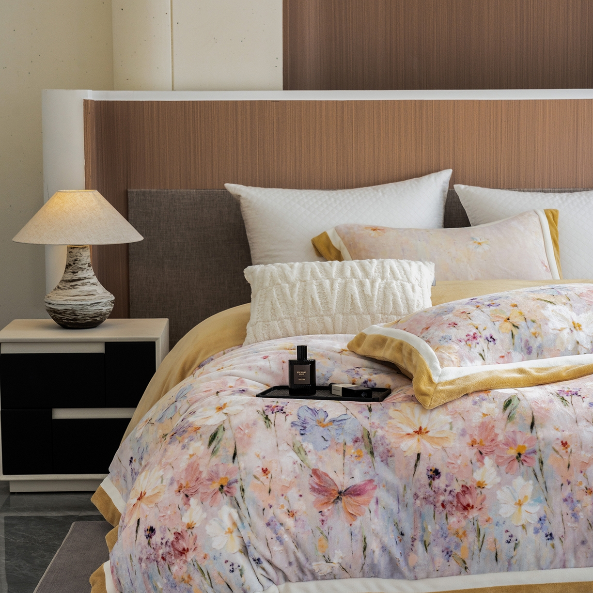 91家纺网 家纺一手货源 找家纺 蓝梦 2025新款全消光数码印花牛奶绒系列四件套 蝶语黄