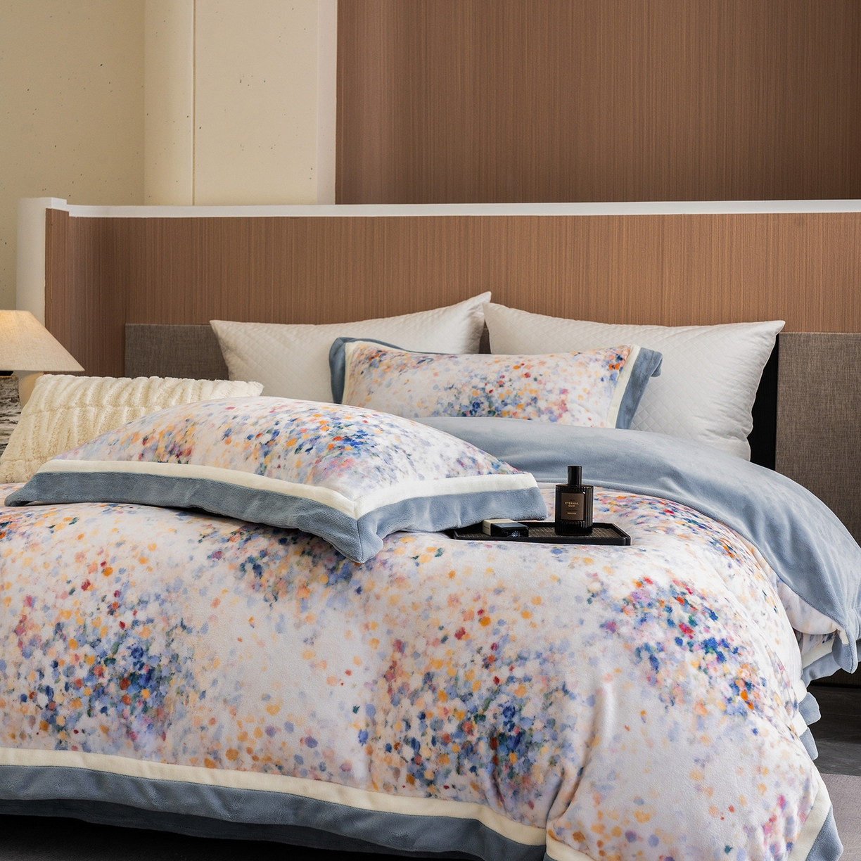 91家纺网 家纺一手货源 找家纺 蓝梦 2025新款全消光数码印花牛奶绒系列四件套 花海蓝