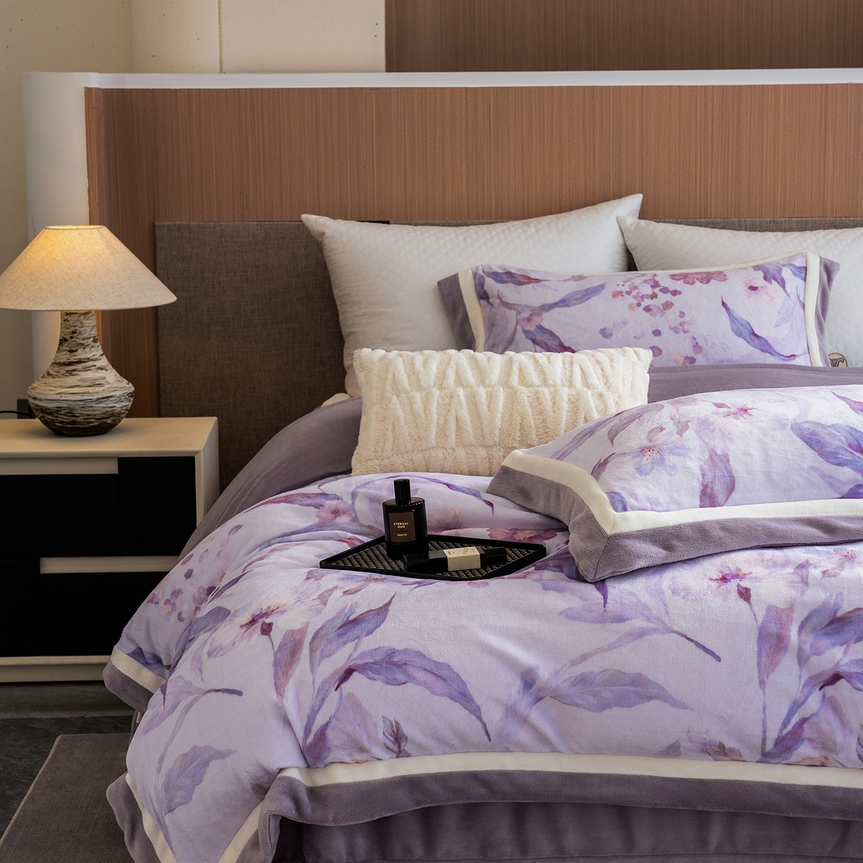 91家纺网 家纺一手货源 找家纺 蓝梦 2025新款全消光数码印花牛奶绒系列四件套 芳华紫