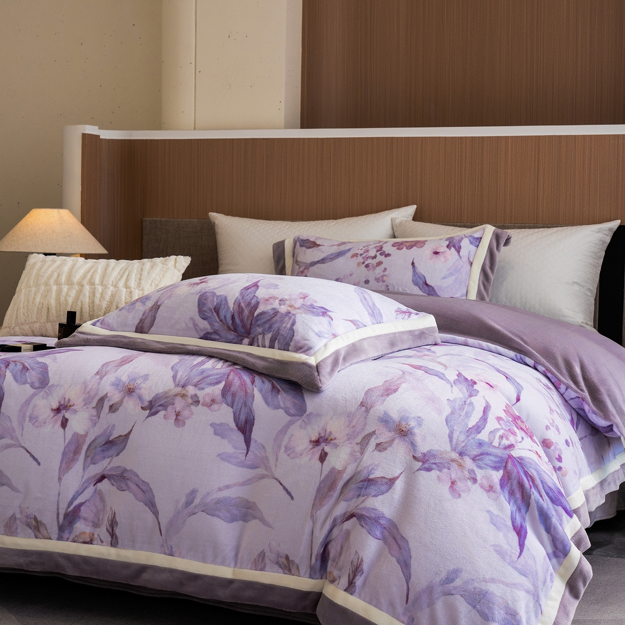 91家纺网 家纺一手货源 找家纺 蓝梦 2025新款全消光数码印花牛奶绒系列四件套 芳华紫