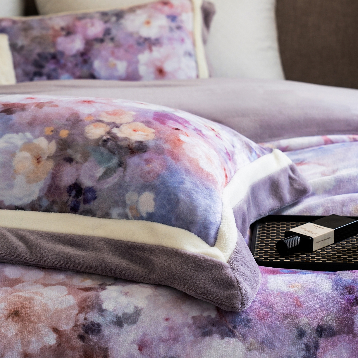 91家纺网 家纺一手货源 找家纺 蓝梦 2025新款全消光数码印花牛奶绒系列四件套 花语紫