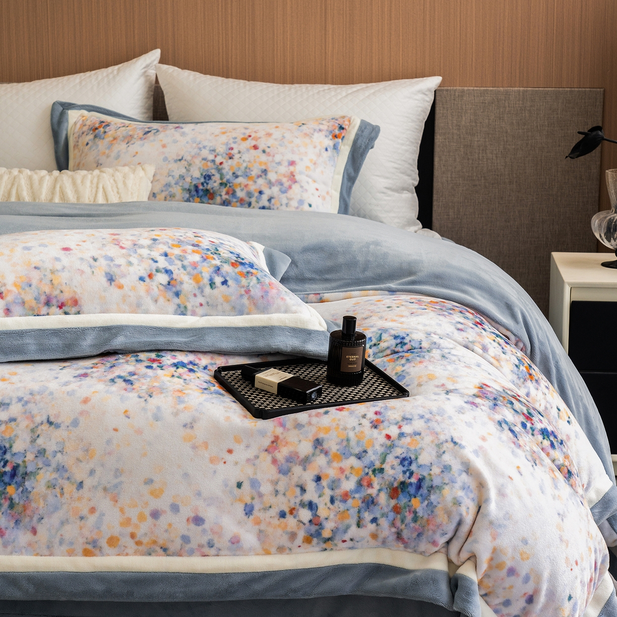 91家纺网 家纺一手货源 找家纺 蓝梦 2025新款全消光数码印花牛奶绒系列四件套 花海蓝