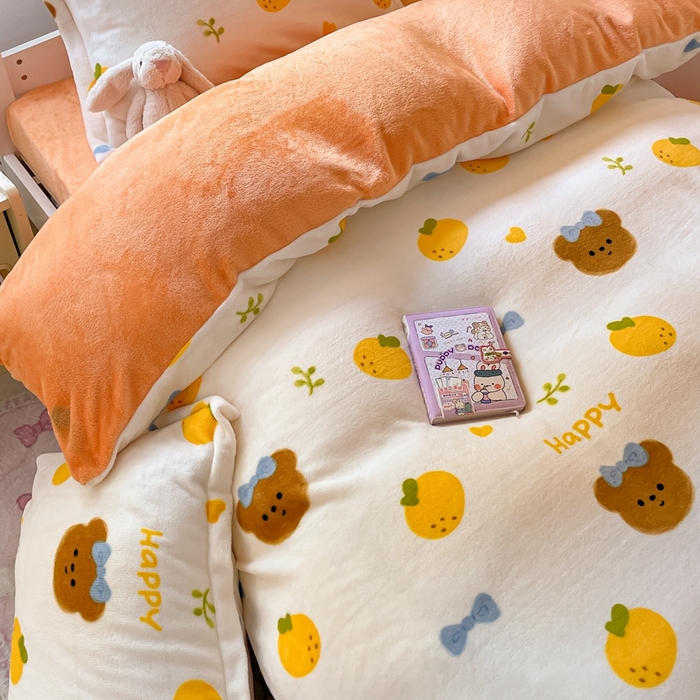 91家纺网 家纺一手货源 找家纺 寻米 2025新款高克重加厚保暖牛奶绒学生宿舍单床笠单件床笠系列二 甜橘小熊