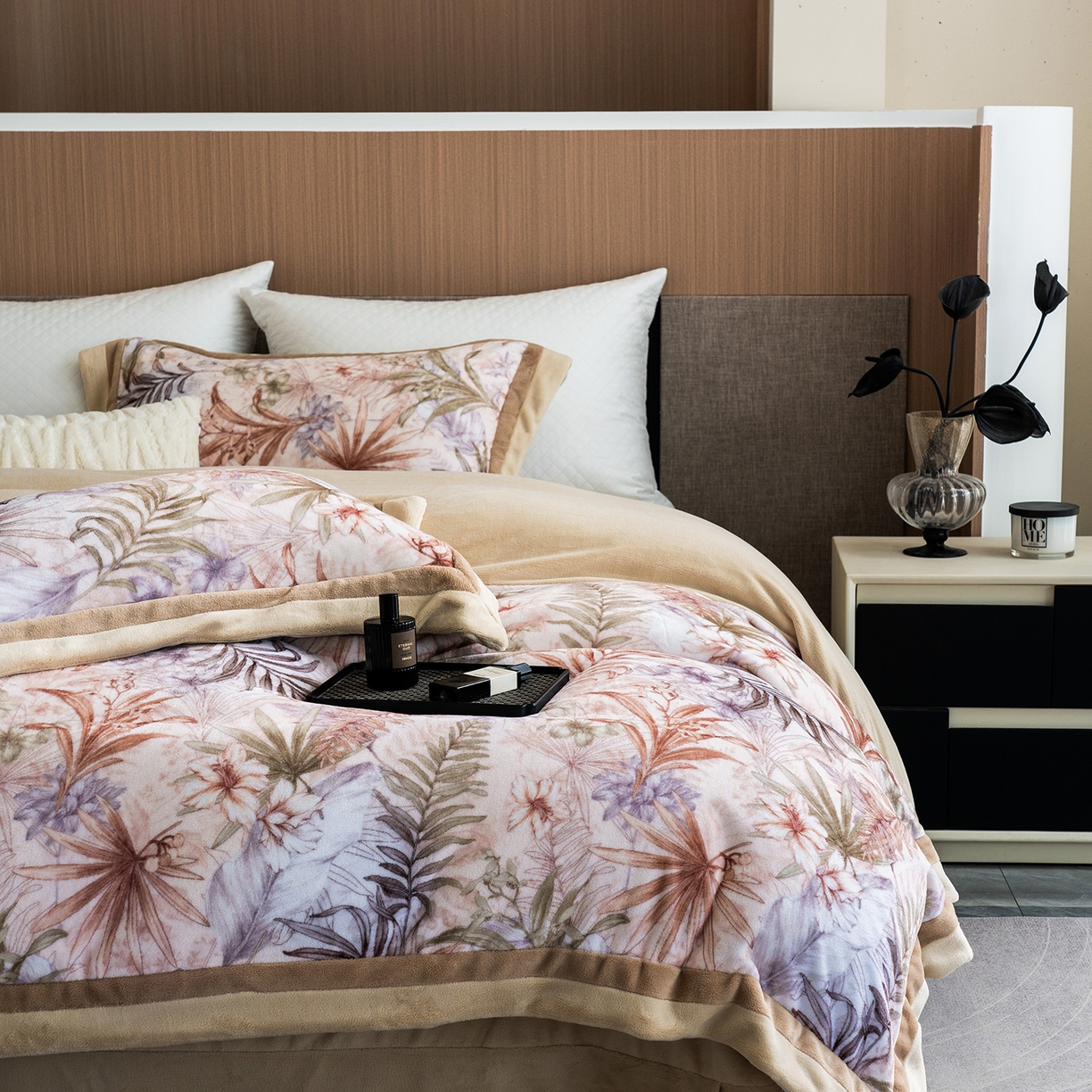 91家纺网 家纺一手货源 找家纺 蓝梦 2025新款全消光数码印花牛奶绒系列四件套 叶语黄