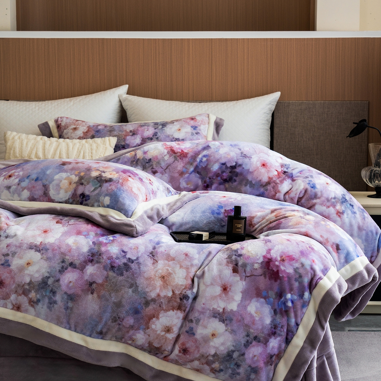 91家纺网 家纺一手货源 找家纺 蓝梦 2025新款全消光数码印花牛奶绒系列四件套 花语紫