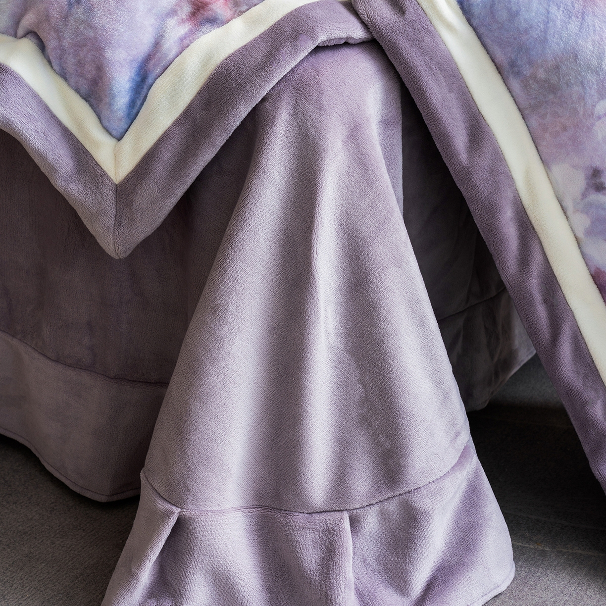 91家纺网 家纺一手货源 找家纺 蓝梦 2025新款全消光数码印花牛奶绒系列四件套 花语紫