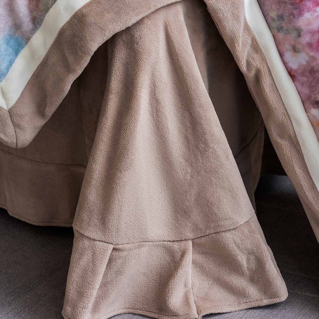 91家纺网 家纺一手货源 找家纺 蓝梦 2025新款全消光数码印花牛奶绒系列四件套 花语黄