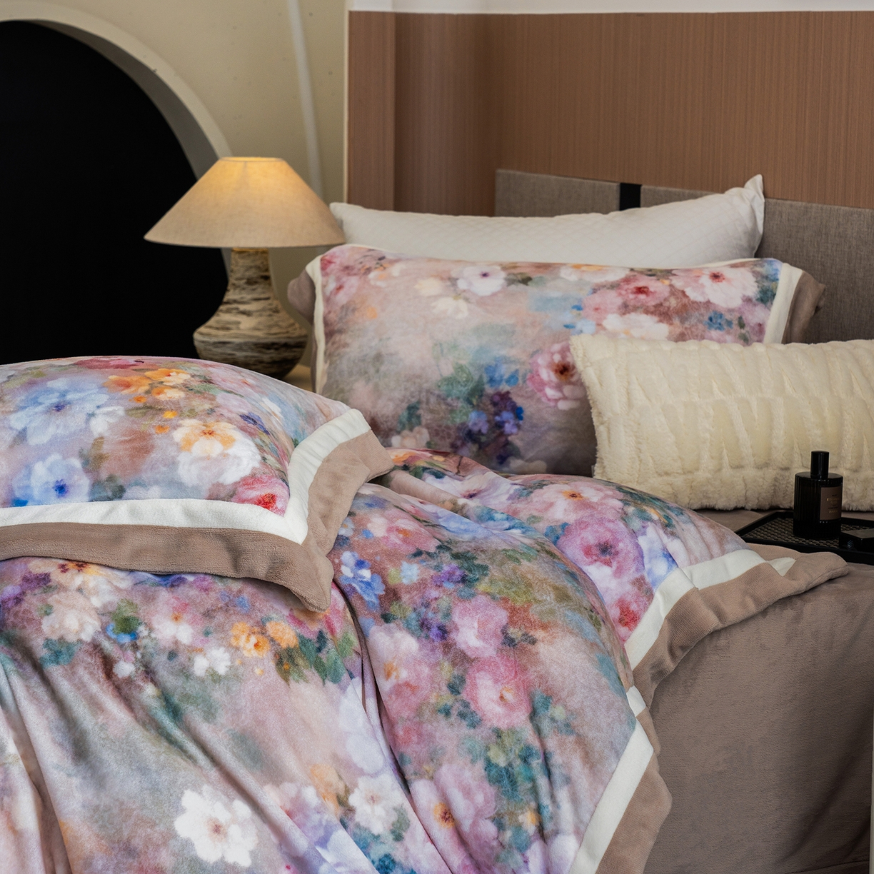 91家纺网 家纺一手货源 找家纺 蓝梦 2025新款全消光数码印花牛奶绒系列四件套 花语黄