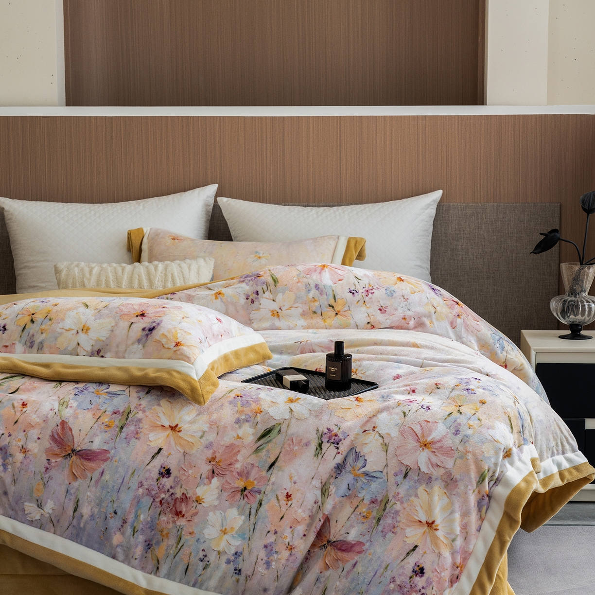 91家纺网 家纺一手货源 找家纺 蓝梦 2025新款全消光数码印花牛奶绒系列四件套 蝶语黄