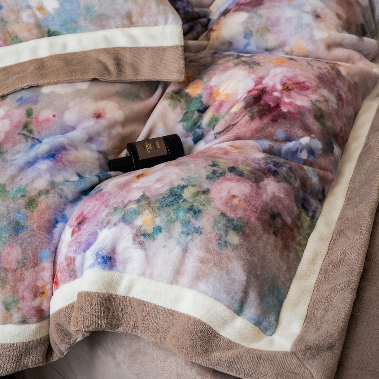 91家纺网 家纺一手货源 找家纺 蓝梦 2025新款全消光数码印花牛奶绒系列四件套 花语黄