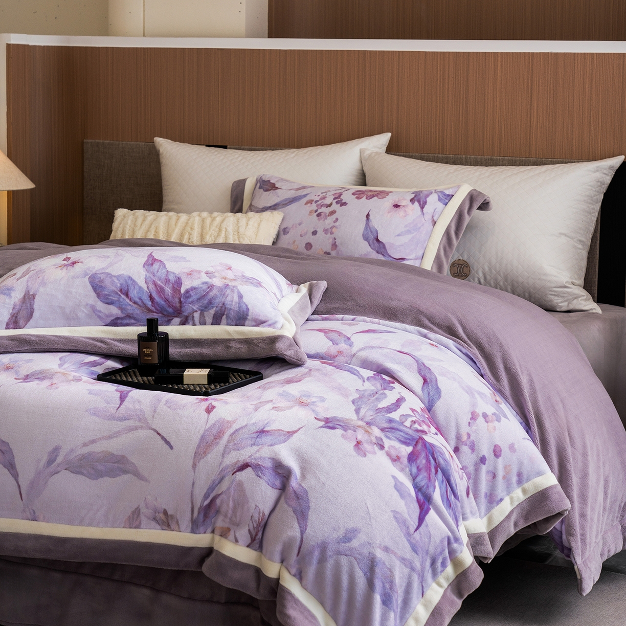 91家纺网 家纺一手货源 找家纺 蓝梦 2025新款全消光数码印花牛奶绒系列四件套 芳华紫