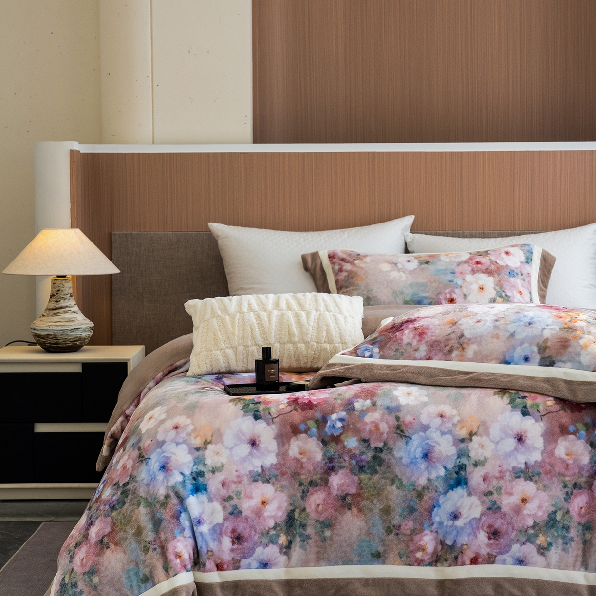 91家纺网 家纺一手货源 找家纺 蓝梦 2025新款全消光数码印花牛奶绒系列四件套 花语黄