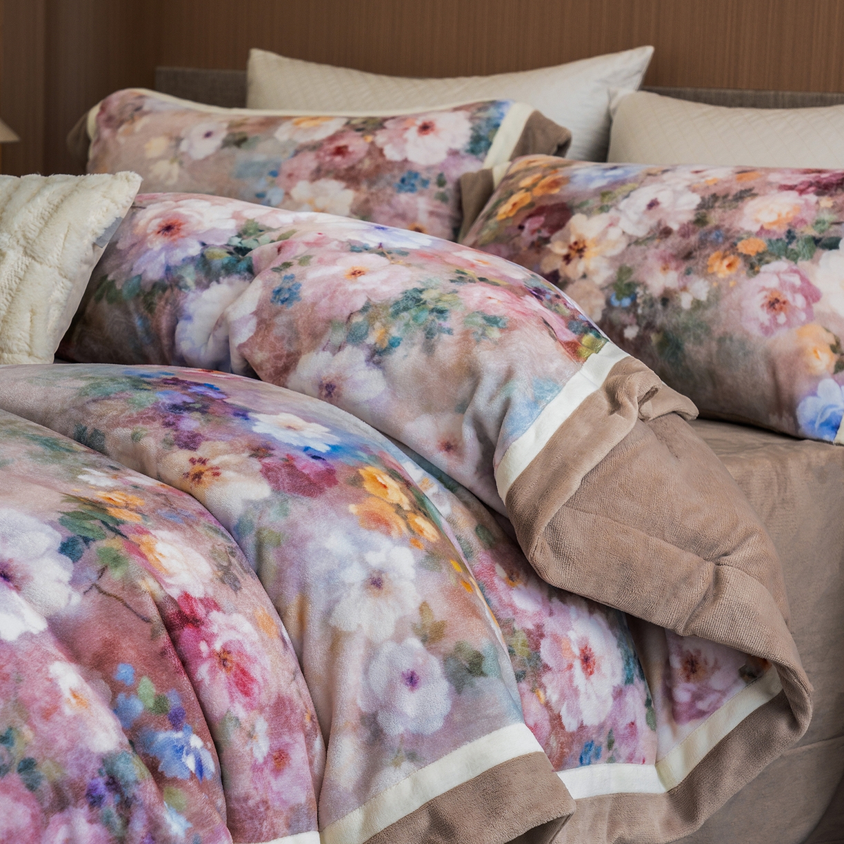 91家纺网 家纺一手货源 找家纺 蓝梦 2025新款全消光数码印花牛奶绒系列四件套 花语黄