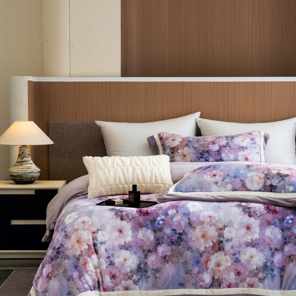 91家纺网 家纺一手货源 找家纺 蓝梦 2025新款全消光数码印花牛奶绒系列四件套 花语紫