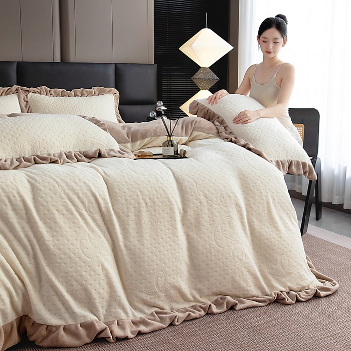 91家纺网 家纺一手货源 找家纺 找底底家纺 2025新款加厚韩版全消光烂花牛奶绒四件套（加厚8斤重   日销20单客户优惠8元） 柔漾-暖咖