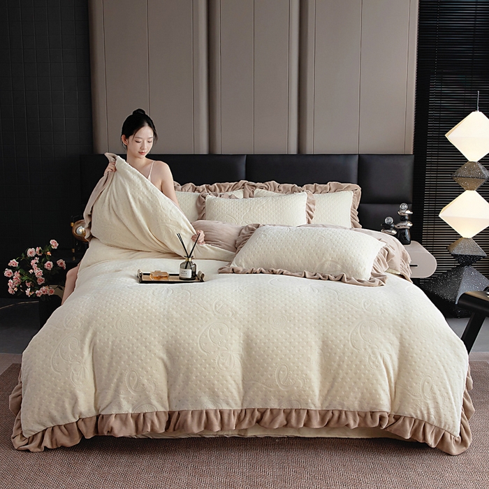 91家纺网 家纺一手货源 找家纺 找底底家纺 2025新款加厚韩版全消光烂花牛奶绒四件套（加厚8斤重   日销20单客户优惠8元） 柔漾-暖咖