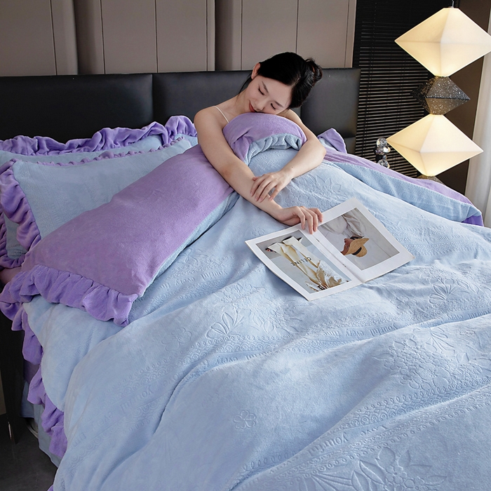 91家纺网 家纺一手货源 找家纺 找底底家纺 2025新款加厚韩版全消光烂花牛奶绒四件套（加厚8斤重   日销20单客户优惠8元） 黛蔻-兰紫