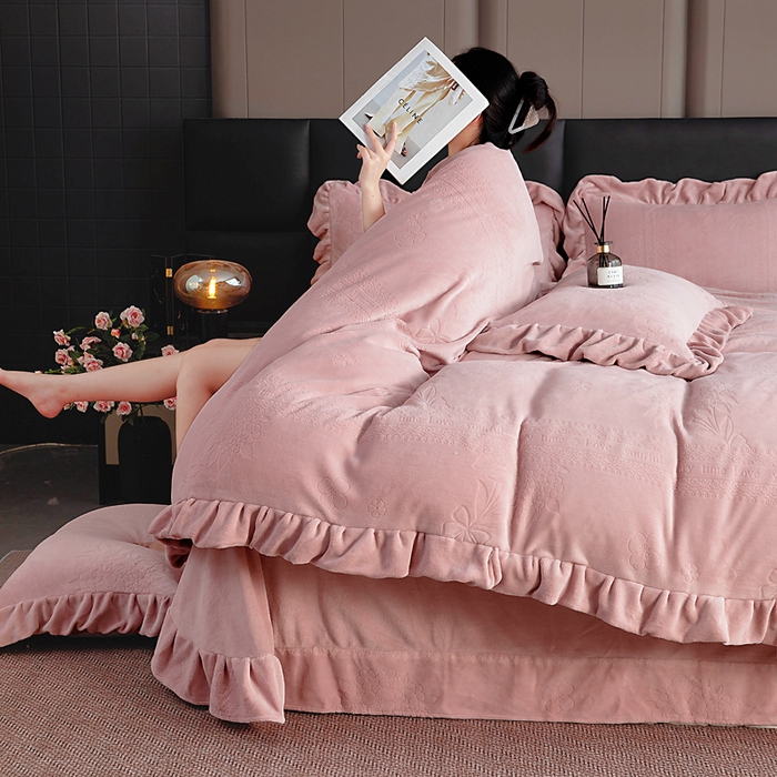 91家纺网 家纺一手货源 找家纺 找底底家纺 2025新款加厚韩版全消光烂花牛奶绒四件套（加厚8斤重   日销20单客户优惠8元） 黛蔻-暖豆沙