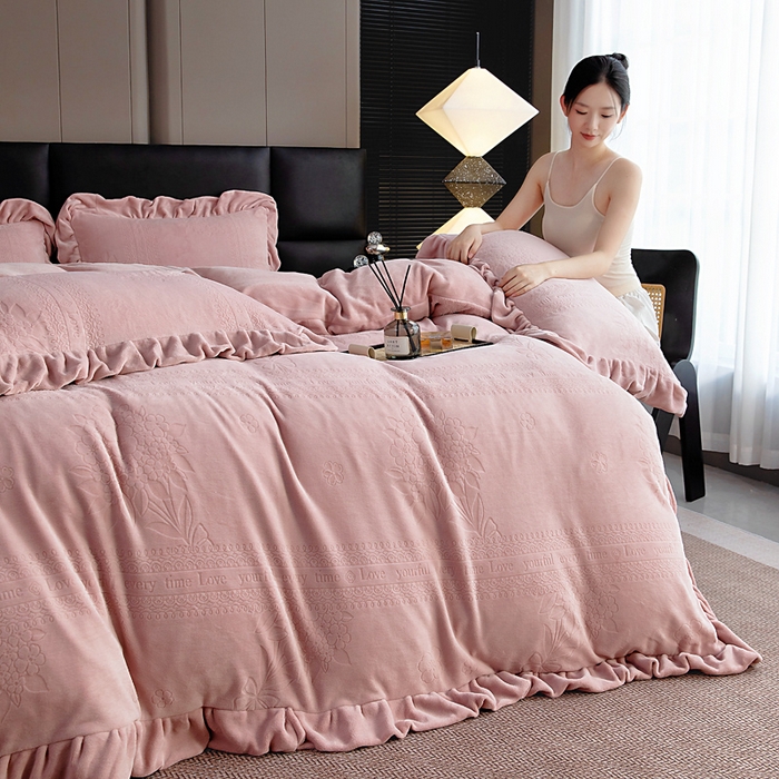 91家纺网 家纺一手货源 找家纺 找底底家纺 2025新款加厚韩版全消光烂花牛奶绒四件套（加厚8斤重   日销20单客户优惠8元） 黛蔻-暖豆沙