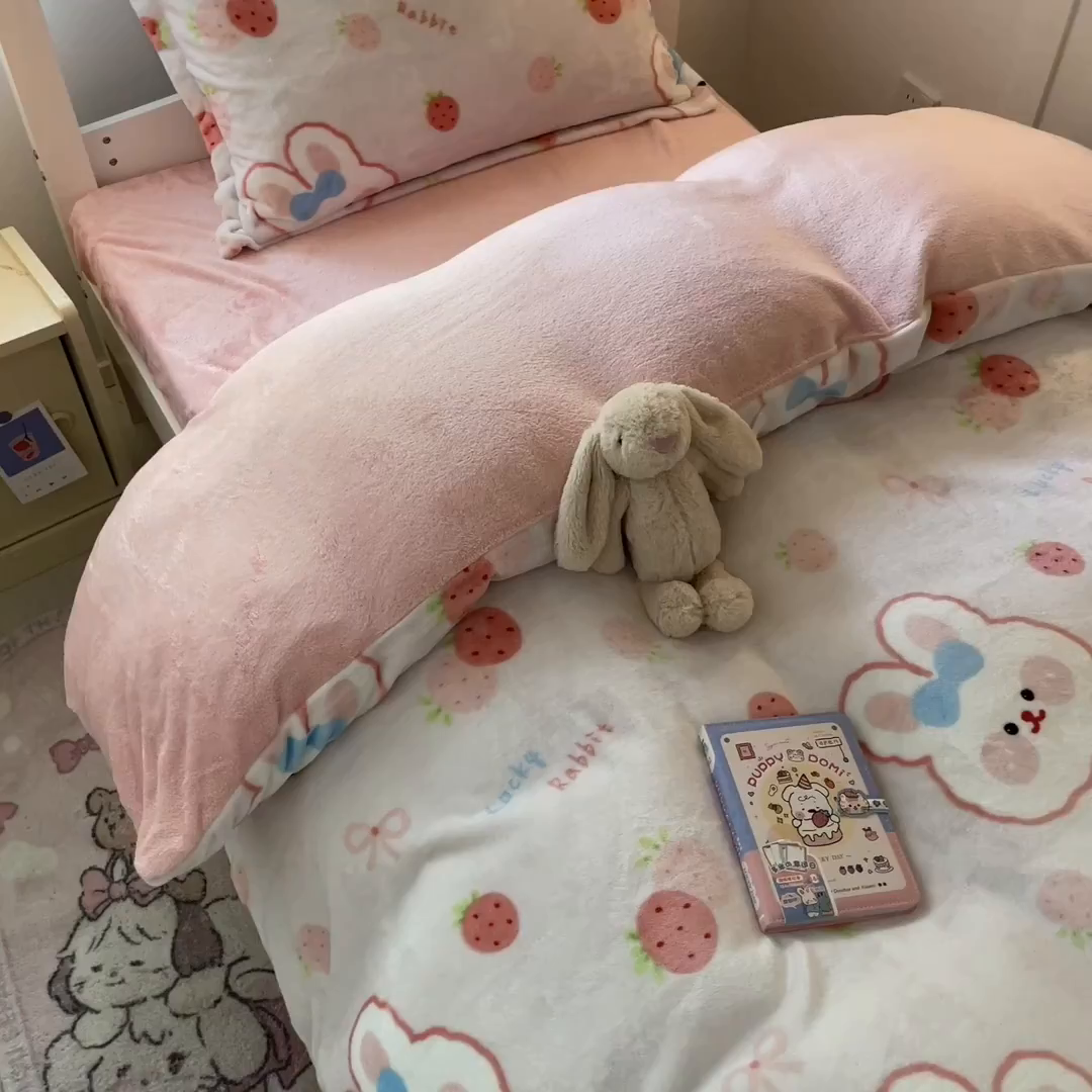 91家纺网 家纺一手货源 找家纺 寻米 2025新款高克重加厚保暖牛奶绒学生宿舍单床笠单件床笠系列二 蜜可小兔