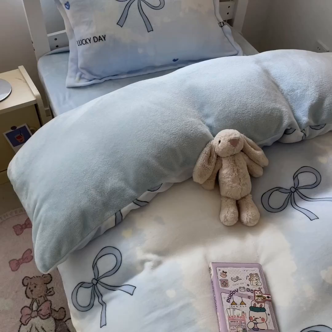 91家纺网 家纺一手货源 找家纺 寻米 2025新款高克重加厚保暖牛奶绒学生宿舍单床笠单件床笠系列二 梦幻蝴蝶结