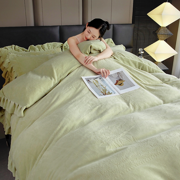 91家纺网 家纺一手货源 找家纺 找底底家纺 2025新款加厚韩版全消光烂花牛奶绒四件套（加厚8斤重   日销20单客户优惠8元） 黛蔻-暖绿