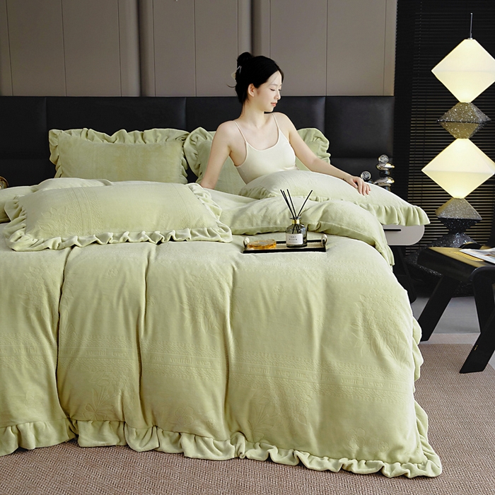91家纺网 家纺一手货源 找家纺 找底底家纺 2025新款加厚韩版全消光烂花牛奶绒四件套（加厚8斤重   日销20单客户优惠8元） 黛蔻-暖绿