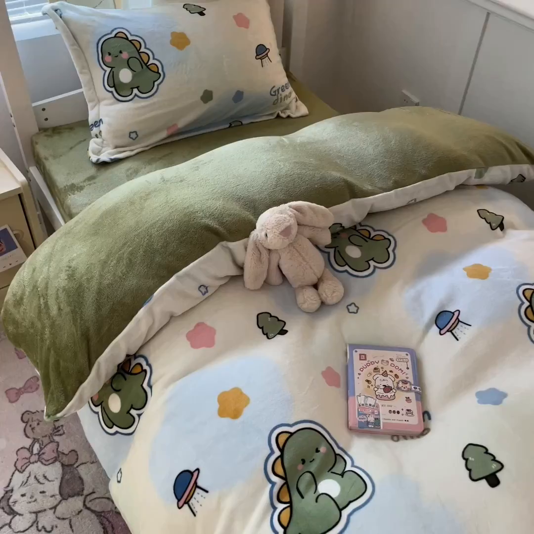 91家纺网 家纺一手货源 找家纺 寻米 2025新款高克重加厚保暖牛奶绒学生宿舍单床笠单件床笠系列二 恐龙星球