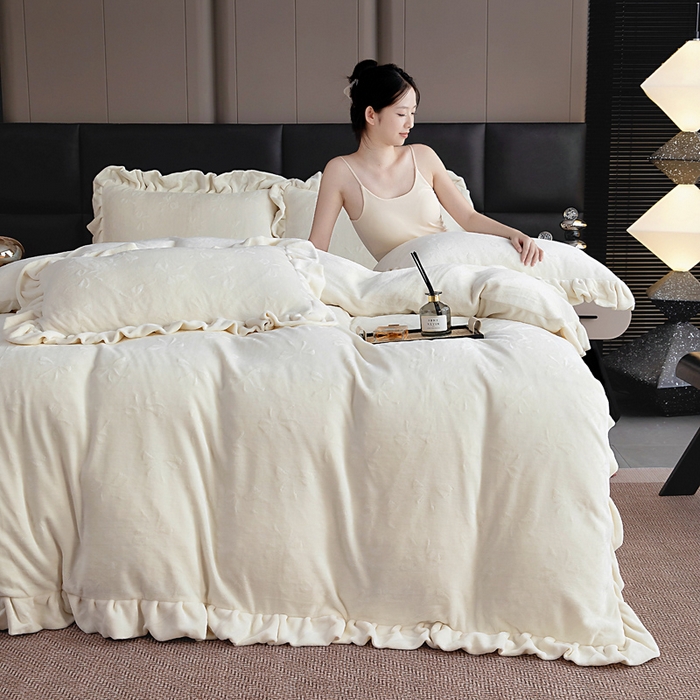 91家纺网 家纺一手货源 找家纺 找底底家纺 2025新款加厚韩版全消光烂花牛奶绒四件套（加厚8斤重   日销20单客户优惠8元） 蝴蝶结-米白