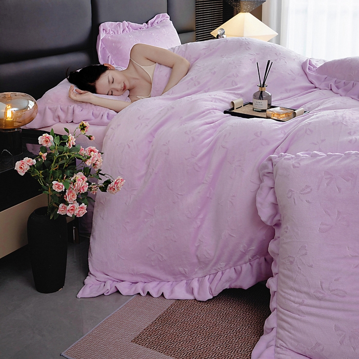 91家纺网 家纺一手货源 找家纺 找底底家纺 2025新款加厚韩版全消光烂花牛奶绒四件套（加厚8斤重   日销20单客户优惠8元） 蝴蝶结-暖紫