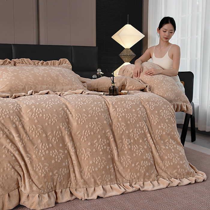 91家纺网 家纺一手货源 找家纺 找底底家纺 2025新款加厚韩版全消光烂花牛奶绒四件套（加厚8斤重   日销20单客户优惠8元） 澜花-咖色