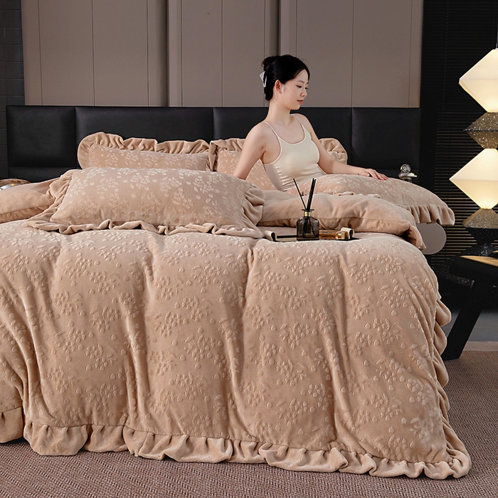 91家纺网 家纺一手货源 找家纺 找底底家纺 2025新款加厚韩版全消光烂花牛奶绒四件套（加厚8斤重   日销20单客户优惠8元） 澜花-咖色