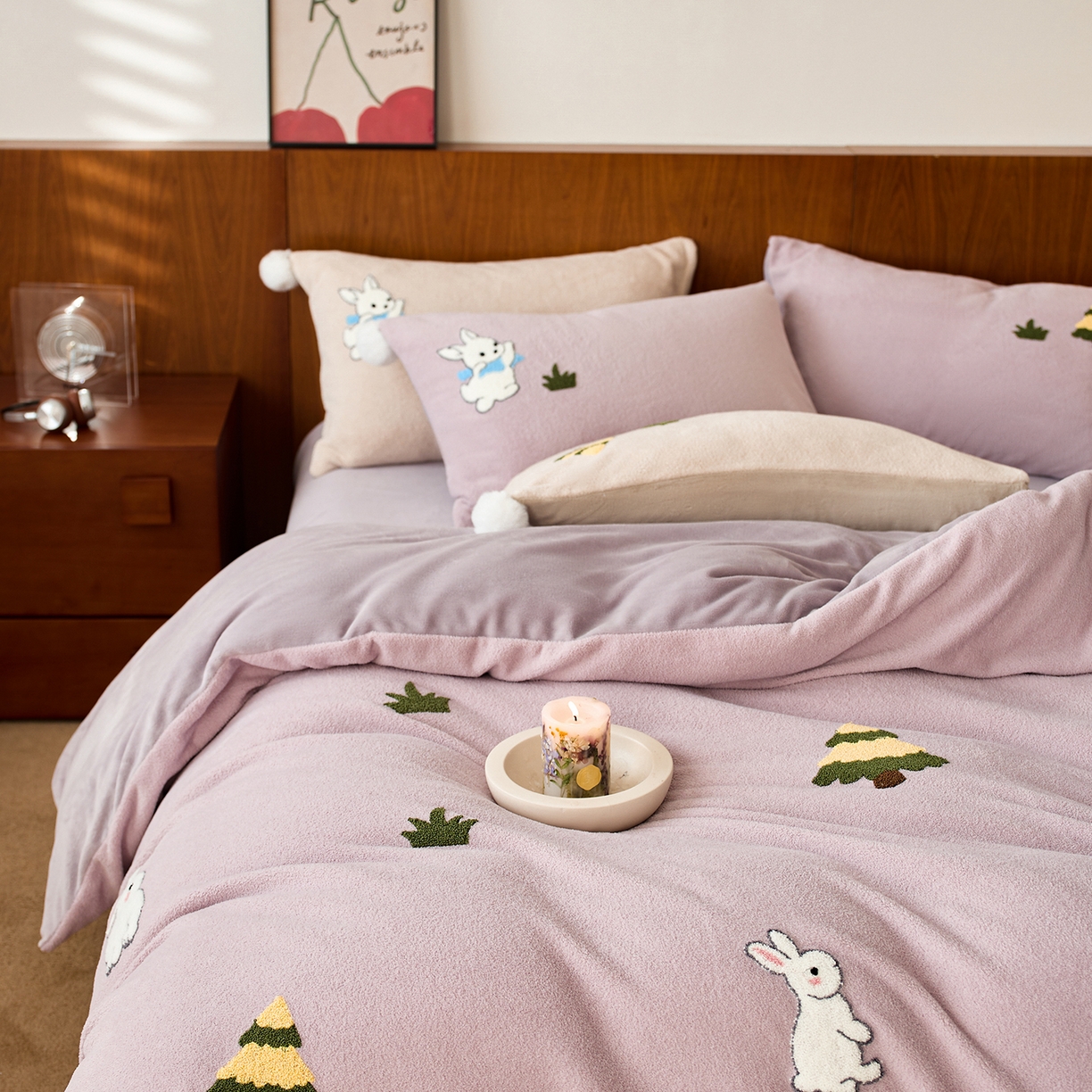 91家纺网 家纺一手货源 找家纺 蓝梦 2025新款全消光毛巾绣艾尼绒四件套-艾尼兔系列 罗兰紫