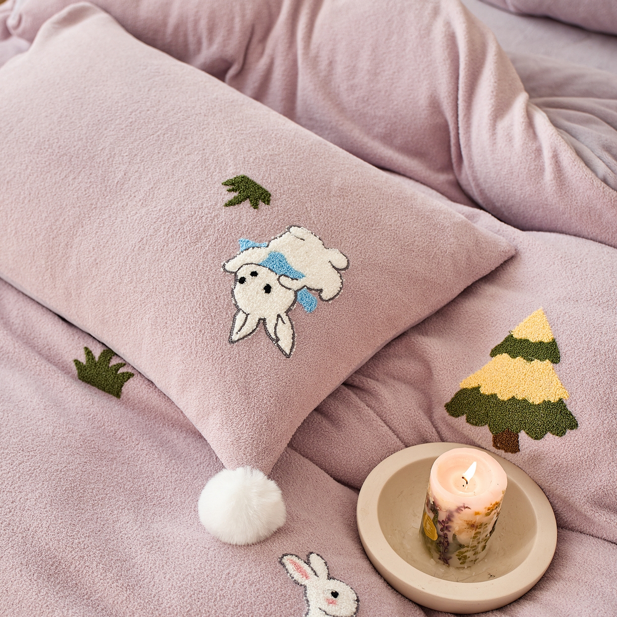 91家纺网 家纺一手货源 找家纺 蓝梦 2025新款全消光毛巾绣艾尼绒四件套-艾尼兔系列 罗兰紫