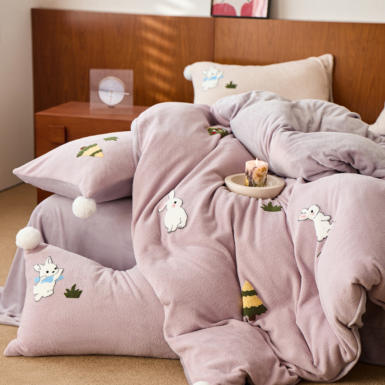 91家纺网 家纺一手货源 找家纺 蓝梦 2025新款全消光毛巾绣艾尼绒四件套-艾尼兔系列 罗兰紫