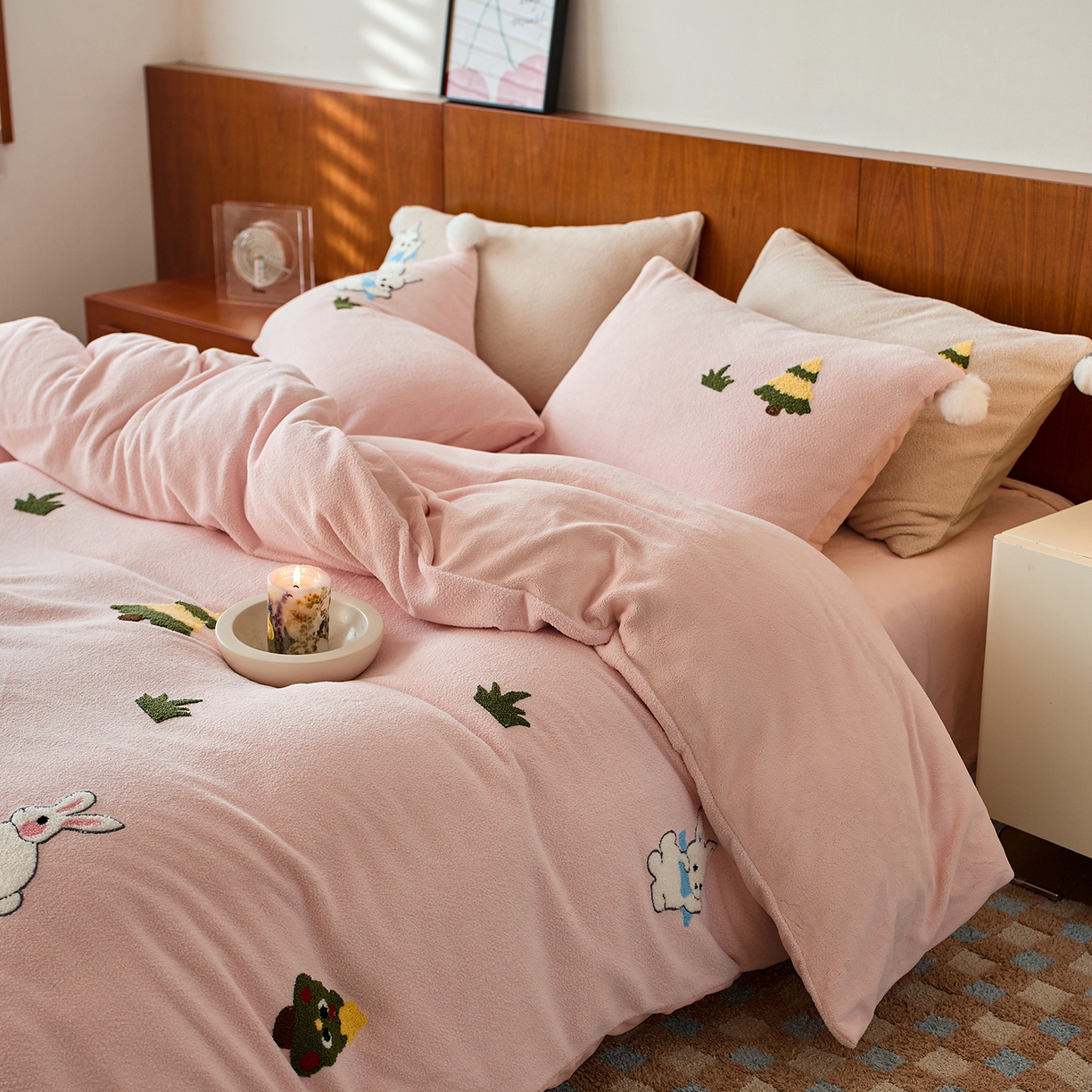 91家纺网 家纺一手货源 找家纺 （总）蓝梦 2025新款全消光毛巾绣艾尼绒四件套-艾尼兔系列