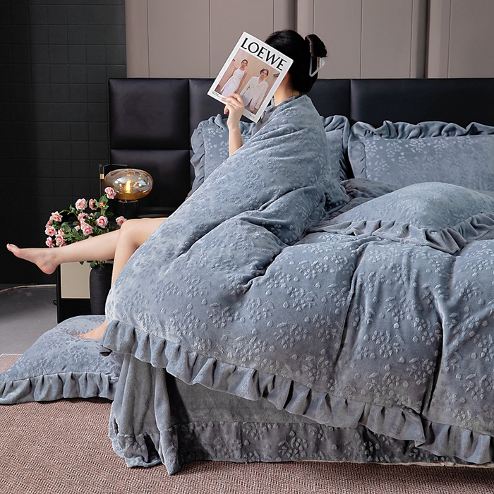 91家纺网 家纺一手货源 找家纺 找底底家纺 2025新款加厚韩版全消光烂花牛奶绒四件套（加厚8斤重   日销20单客户优惠8元） 澜花-青灰