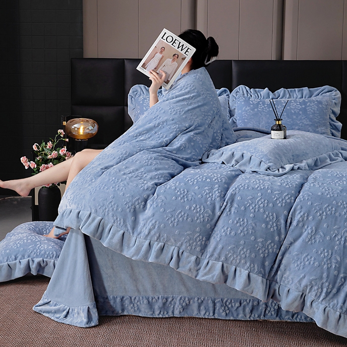 91家纺网 家纺一手货源 找家纺 找底底家纺 2025新款加厚韩版全消光烂花牛奶绒四件套（加厚8斤重   日销20单客户优惠8元） 澜花-雾兰