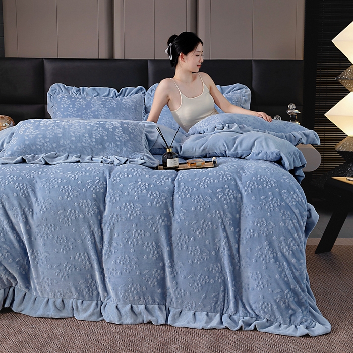 91家纺网 家纺一手货源 找家纺 找底底家纺 2025新款加厚韩版全消光烂花牛奶绒四件套（加厚8斤重   日销20单客户优惠8元） 澜花-雾兰