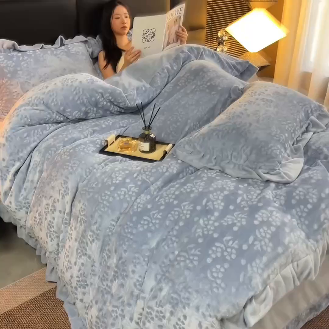 91家纺网 家纺一手货源 找家纺 找底底家纺 2025新款加厚韩版全消光烂花牛奶绒四件套（加厚8斤重   日销20单客户优惠8元） 澜花-雾兰