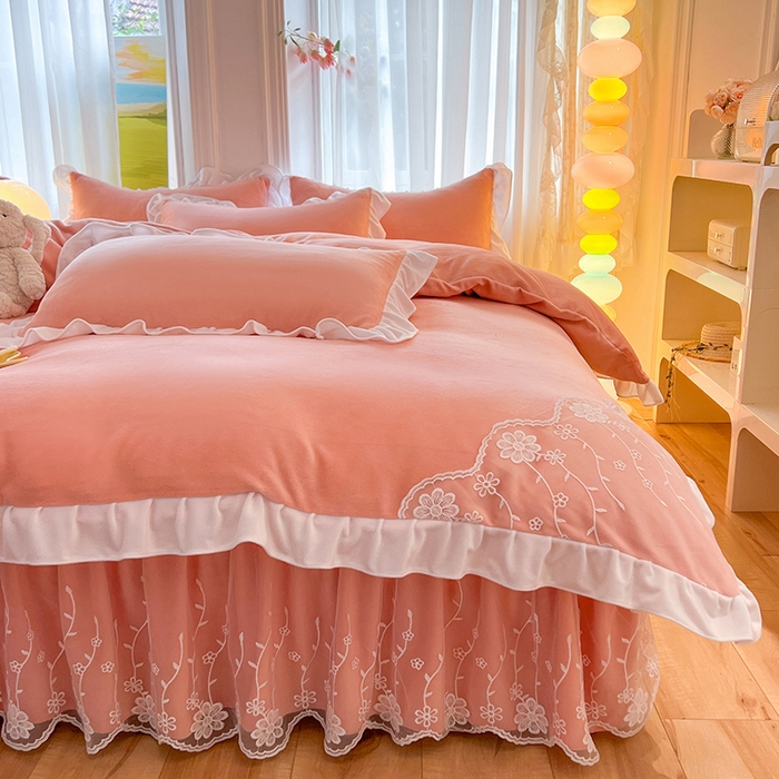 91家纺网 家纺一手货源 找家纺 （总）后庭寝室 2025新款牛奶绒床裙四件套倾城