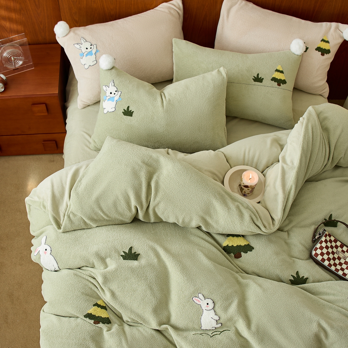 91家纺网 家纺一手货源 找家纺 蓝梦 2025新款全消光毛巾绣艾尼绒四件套-艾尼兔系列 浅绿