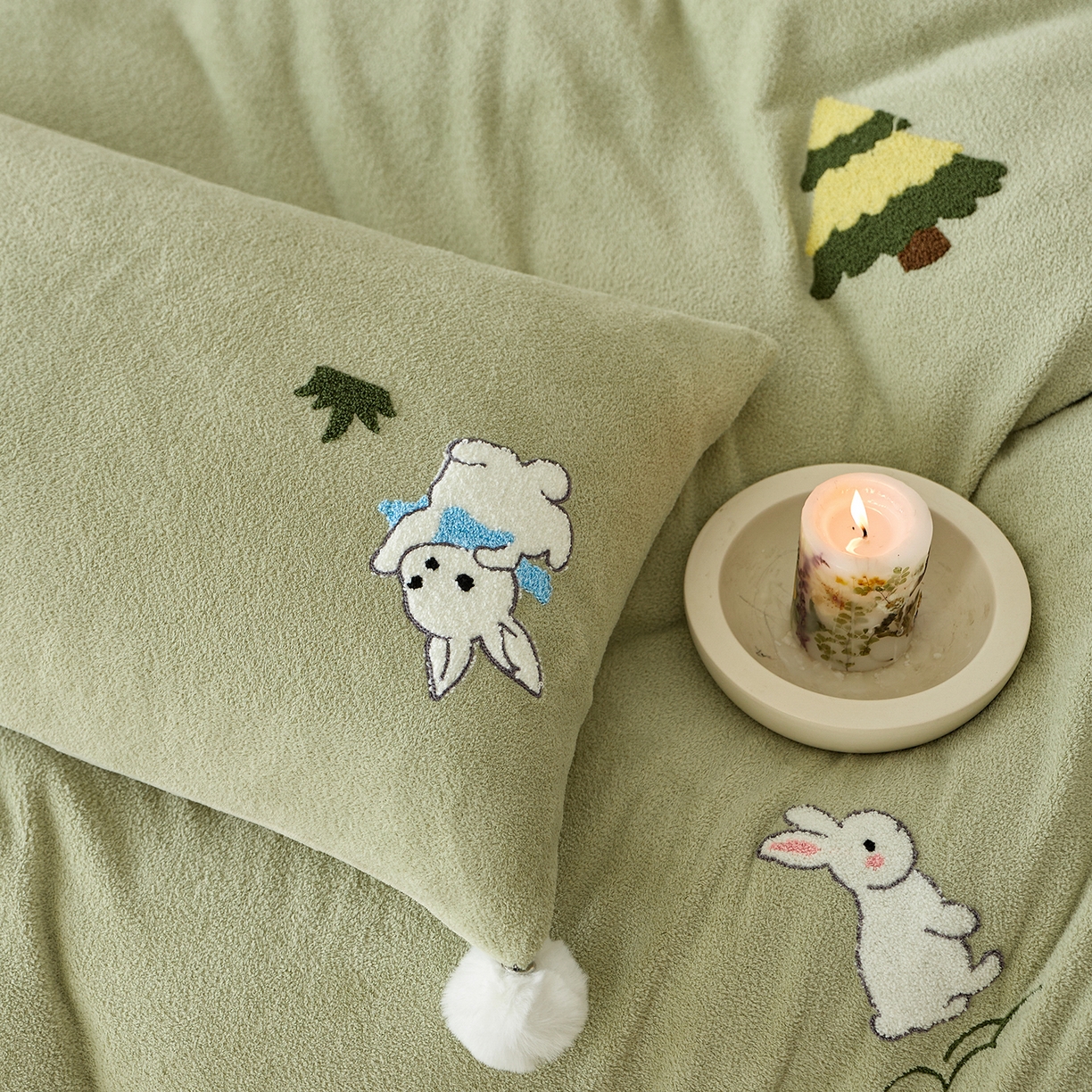 91家纺网 家纺一手货源 找家纺 蓝梦 2025新款全消光毛巾绣艾尼绒四件套-艾尼兔系列 浅绿