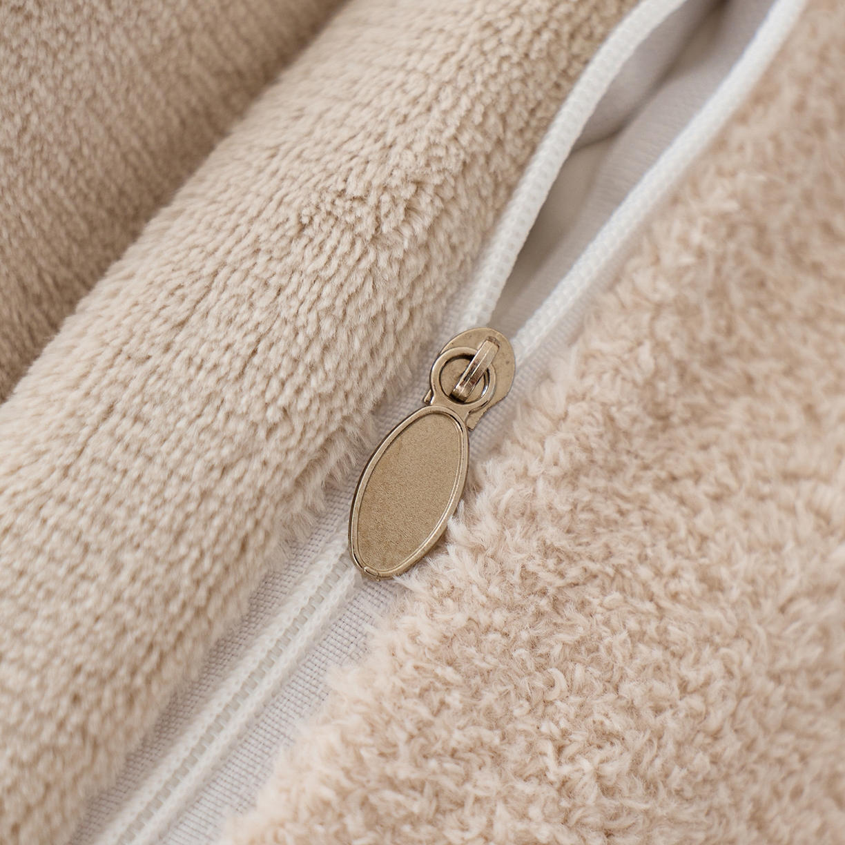 91家纺网 家纺一手货源 找家纺 蓝梦 2025新款全消光毛巾绣艾尼绒四件套-艾尼兔系列 新米色