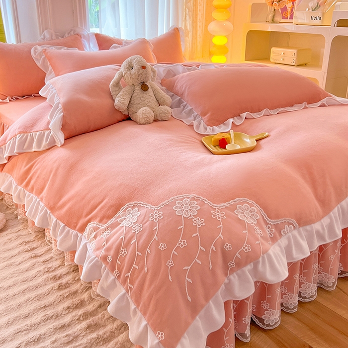 91家纺网 家纺一手货源 找家纺 （总）后庭寝室 2025新款牛奶绒床裙四件套倾城