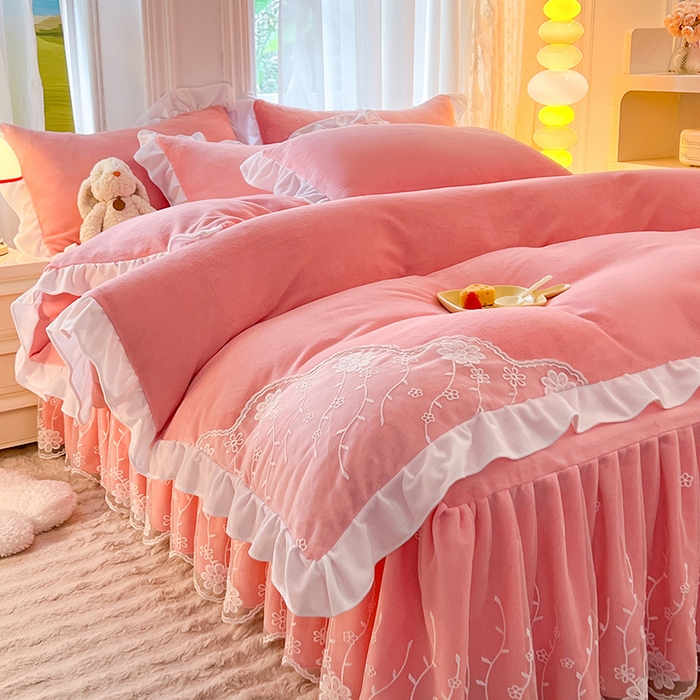 91家纺网 家纺一手货源 找家纺 （总）后庭寝室 2025新款牛奶绒床裙四件套倾城