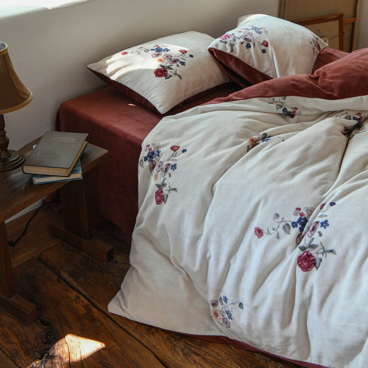 花漾家居 2025秋冬新品法式复古简约诧寂风牛奶绒四件套 锦绣小花