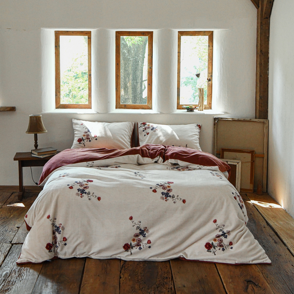 91家纺网 家纺一手货源 找家纺 花漾家居 2025秋冬新品法式复古简约诧寂风牛奶绒四件套 锦绣小花