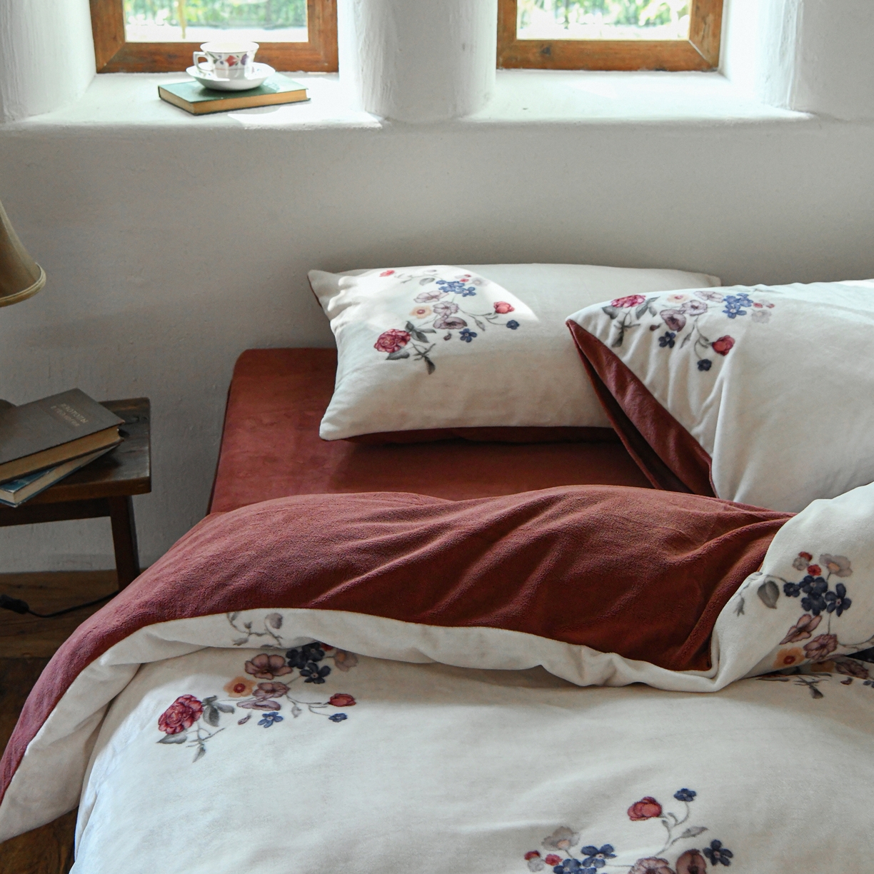 91家纺网 家纺一手货源 找家纺 花漾家居 2025秋冬新品法式复古简约诧寂风牛奶绒四件套 锦绣小花