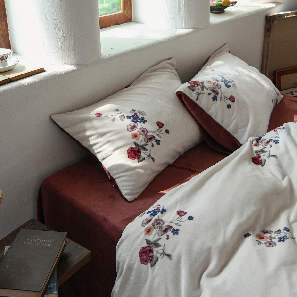 91家纺网 家纺一手货源 找家纺 花漾家居 2025秋冬新品法式复古简约诧寂风牛奶绒四件套 锦绣小花